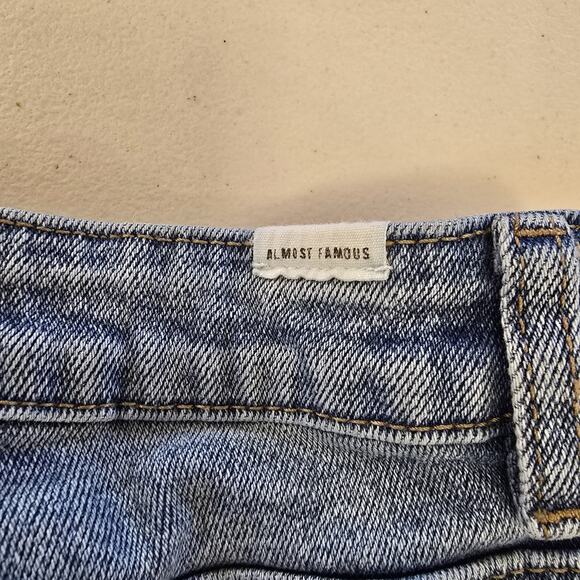 Almost Famous Denim Shorts Juniors 1 Distressed Light Wash Festival Grunge Beach - Picture 4 of 6